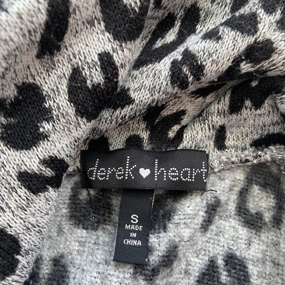 Derek Heart Fleece Sweatshirt/Sweater Size Small - Picture 3 of 4